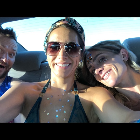 Meet your Posher, Claudia - Picture 1 of 1